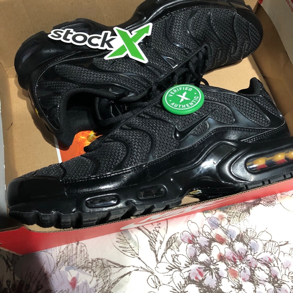 Nike air max triple black